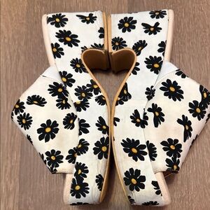 BEACH by Matisse Black & White Floral Platform Women's Sandals - 8.5